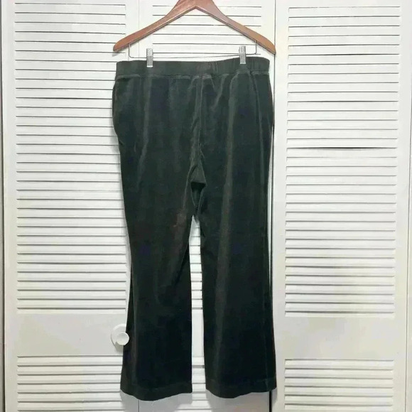 Charter Club Pants Velour Straight Womens Size M Petite Green Stretch Casual - Picture 1 of 4